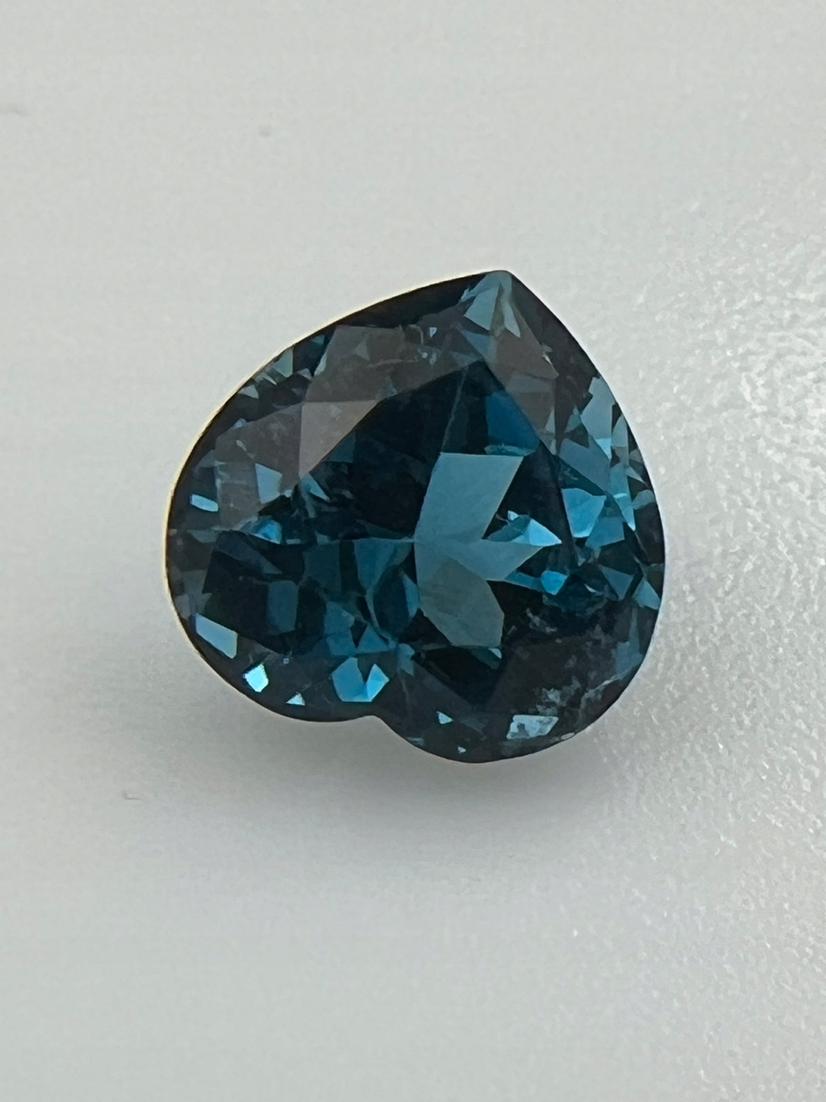 TOPAZ LONDON NATURALNY SERCE 9x9 mm