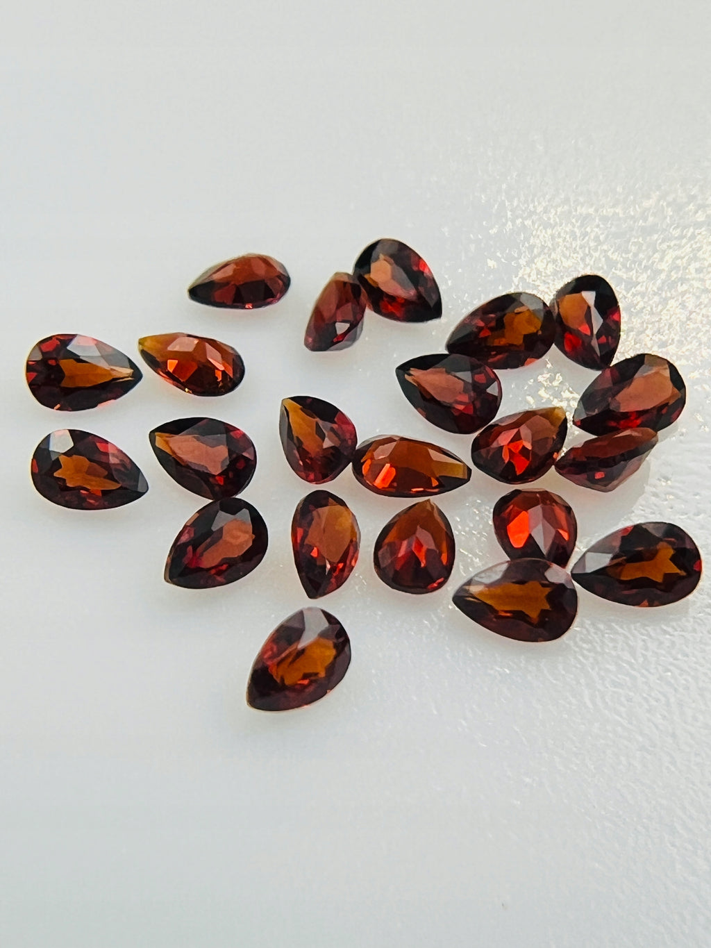 GRANAT CZERWONY ŁEZKA 3x2 mm