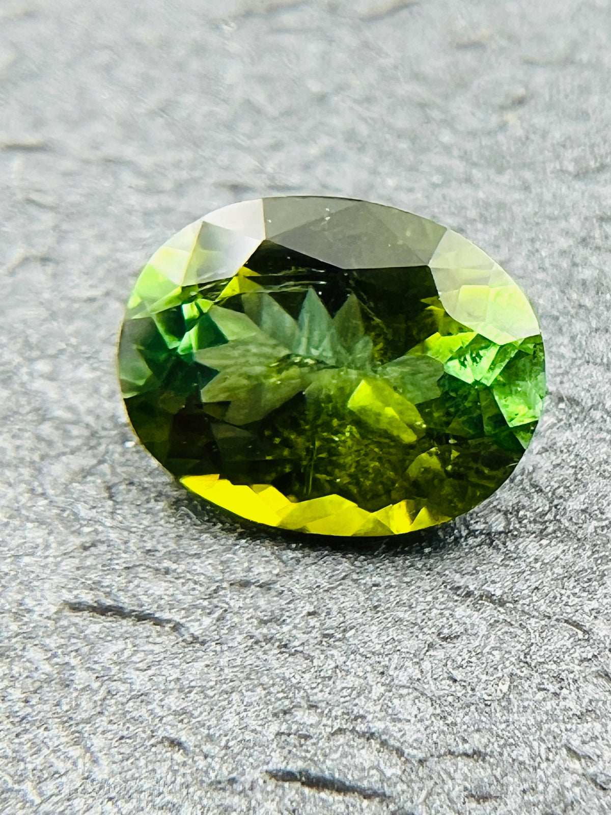 TURMALIN ZIELONY OWAL 9X7 mm