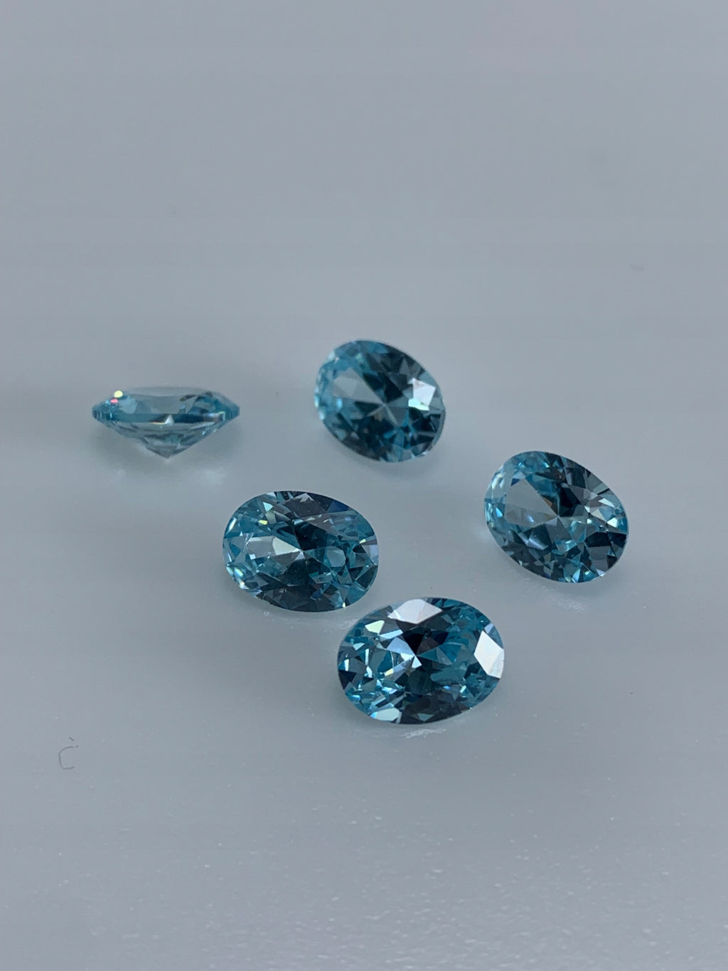 cyrkonia TOPAZ SKY OWAL 8X6 mm 1 SZTUKA