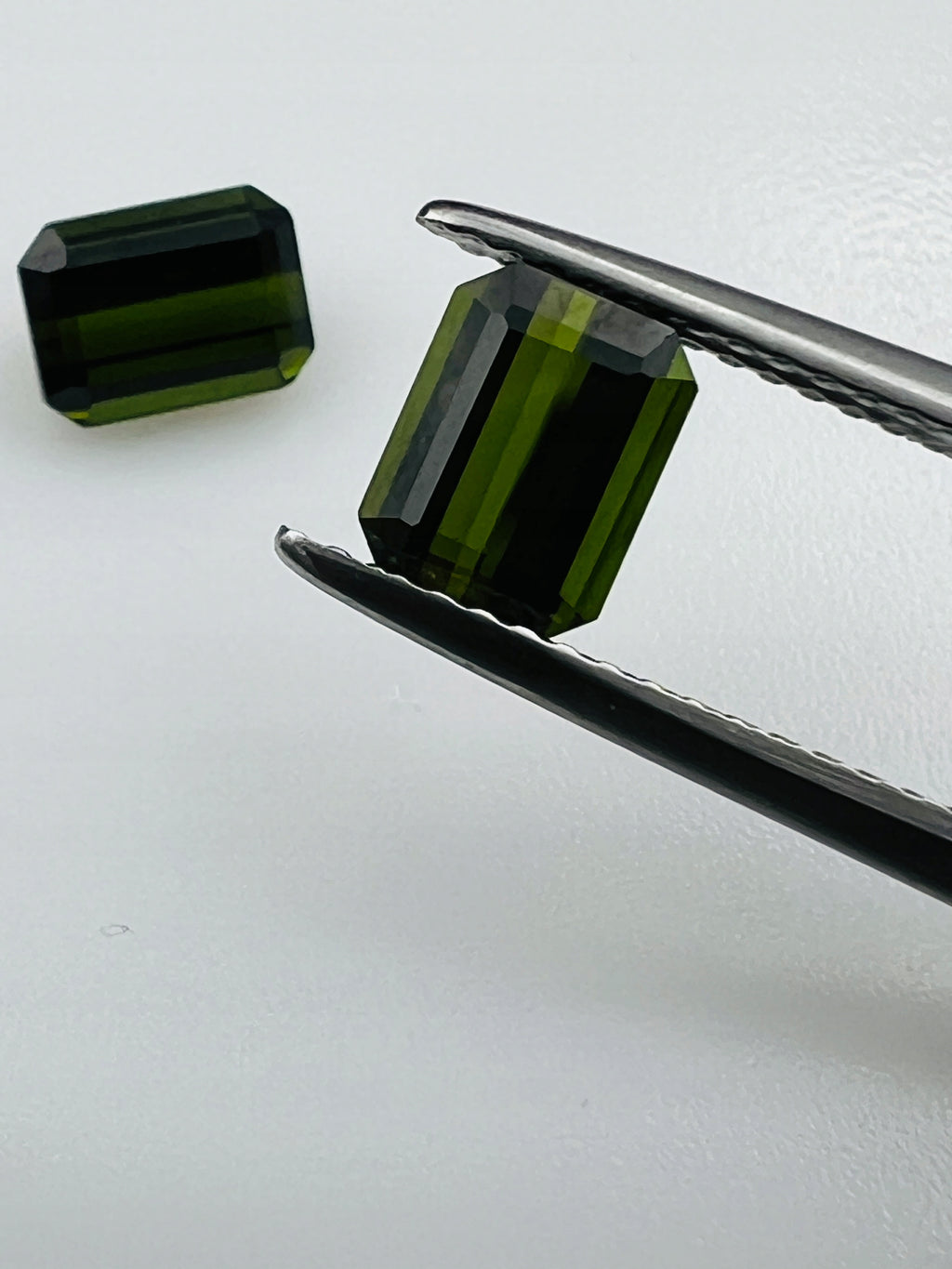 TURMALIN ZIELONY OŚMIOKĄT 7X5 mm SZTUKA
