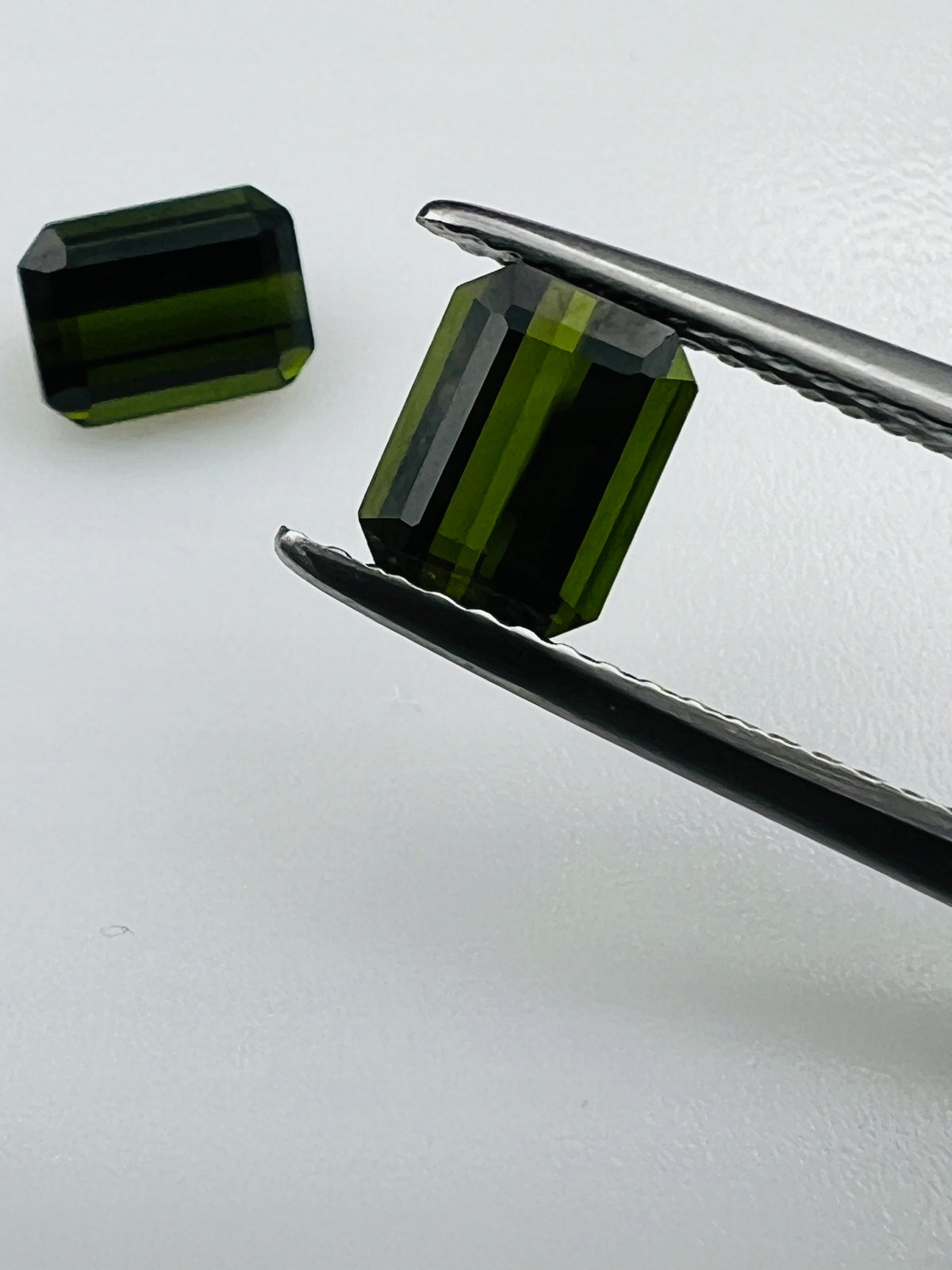 TURMALIN ZIELONY OŚMIOKĄT 7X5 mm SZTUKA