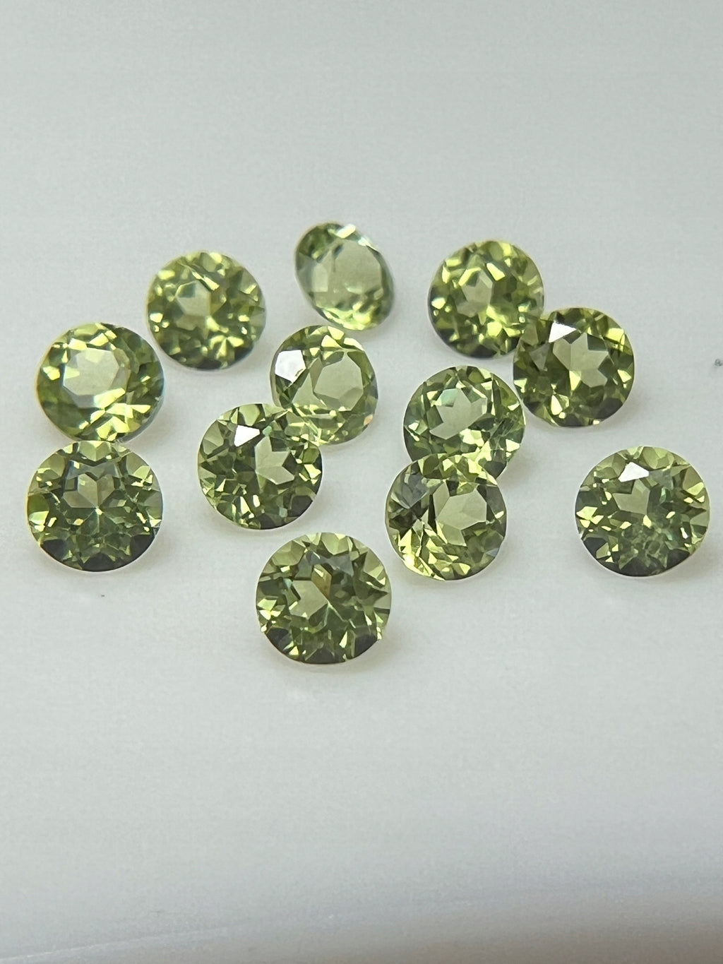PERYDOT/OLIWIN NATURALNY 3 mm SZTUKA