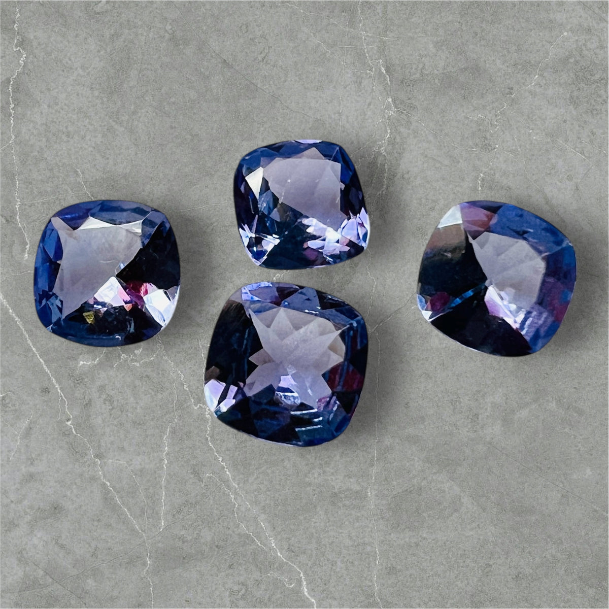 TANZANIT NATURALNY PODUSZKA 5X5 mm