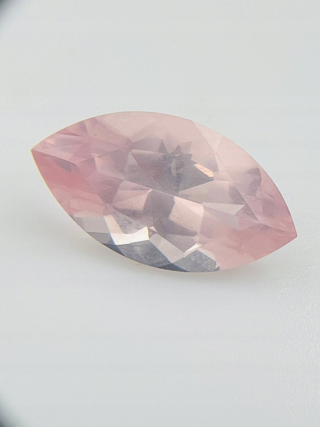 KWARC RÓŻOWY MARKIZA 23,4x13 mm