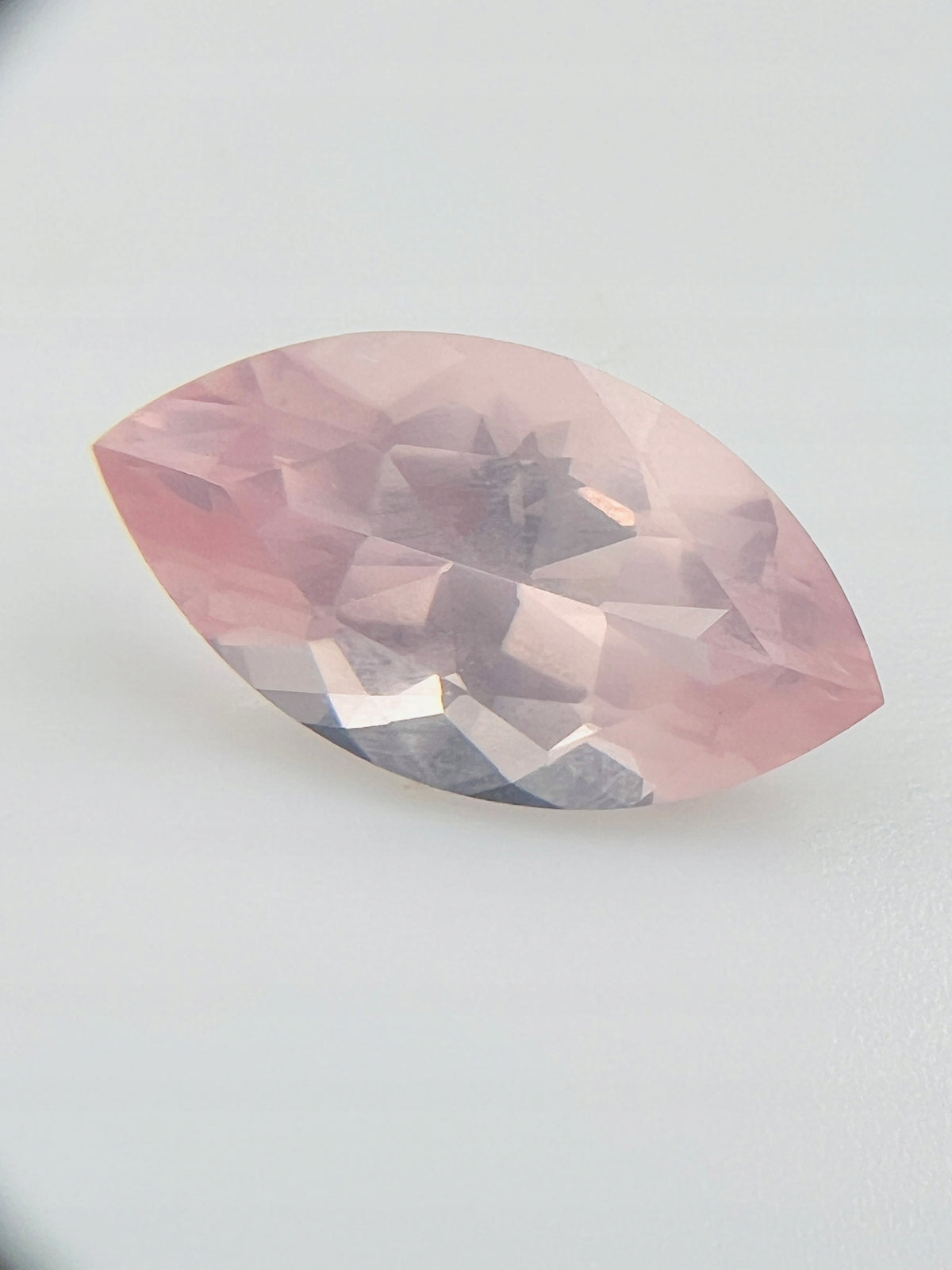 KWARC RÓŻOWY MARKIZA 23,4x13 mm