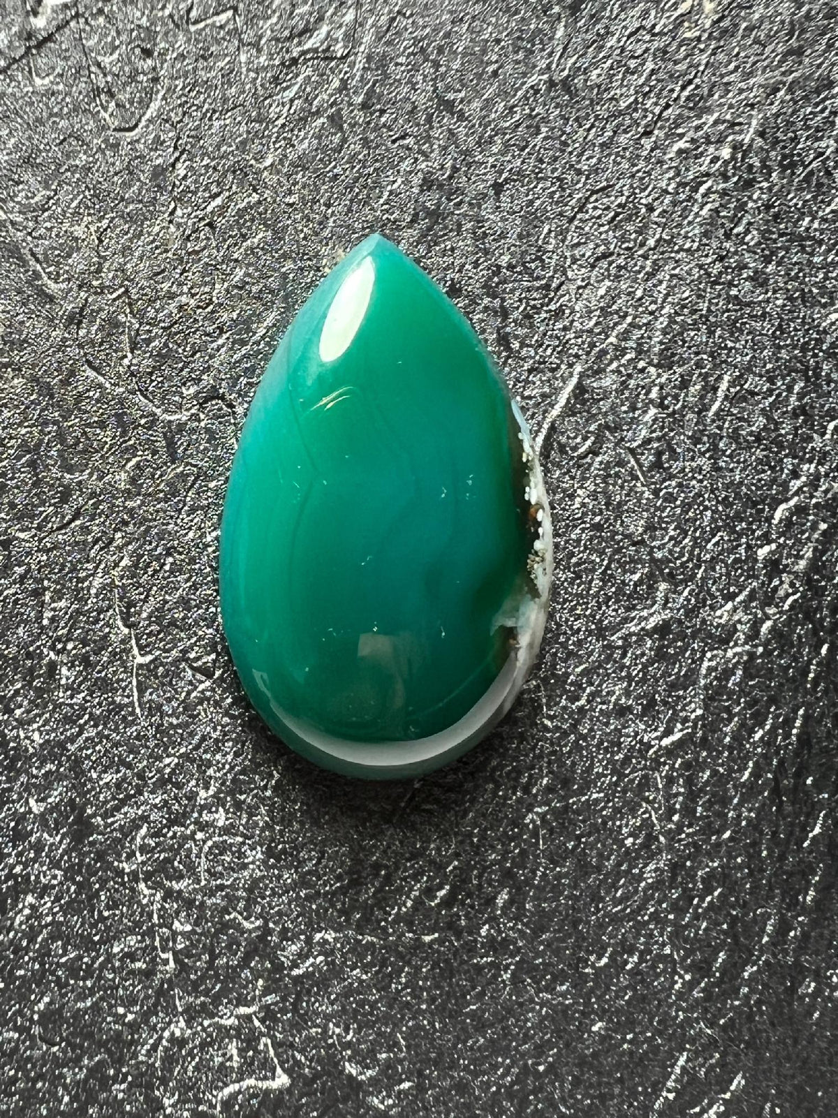 AGAT ZIELONY ŁEZKA KABOSZON 24,5x16,3X4,7 mm SZTUKA
