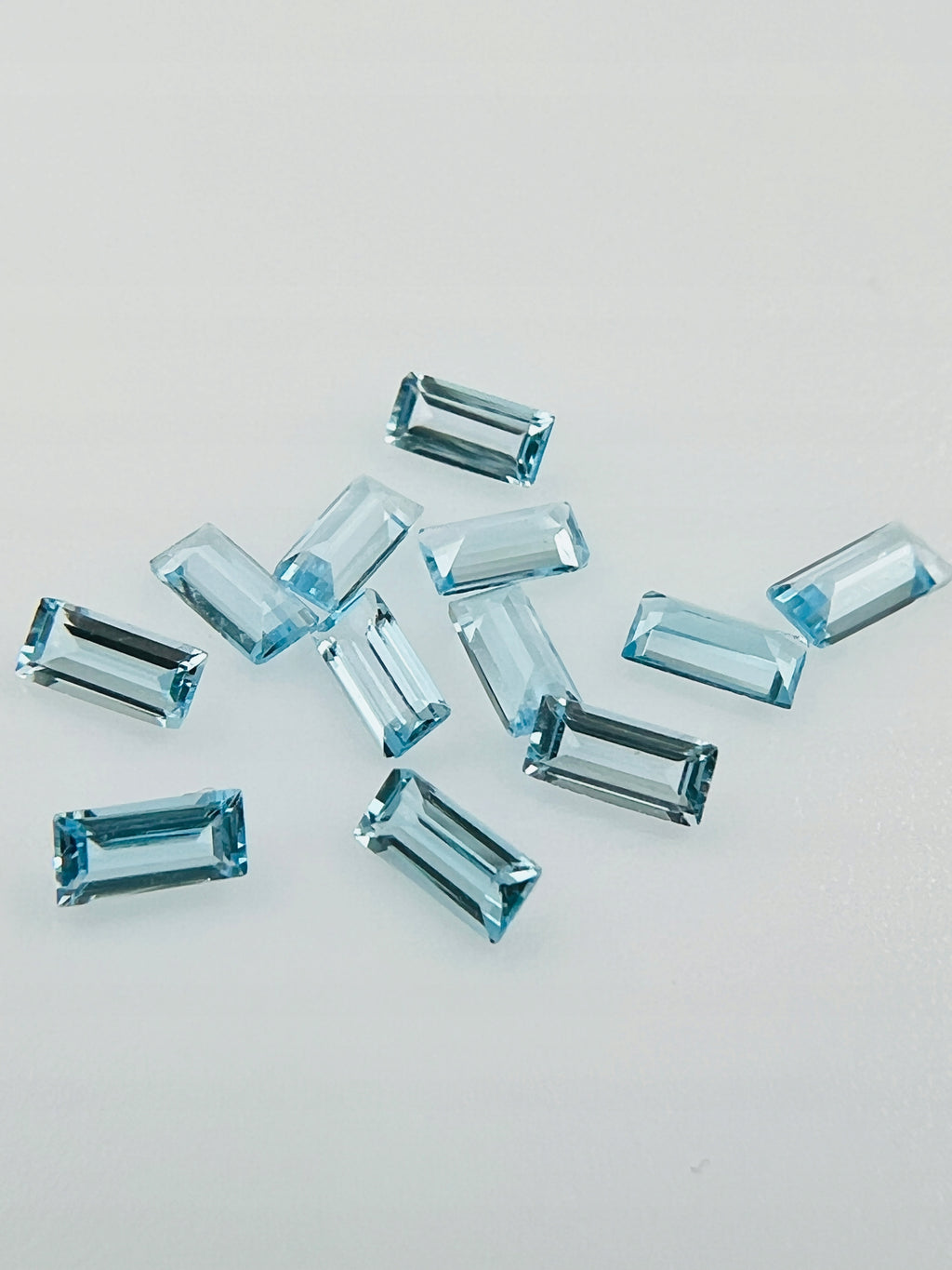 TOPAZ SWISS BLUE bagietka 4x2 mm