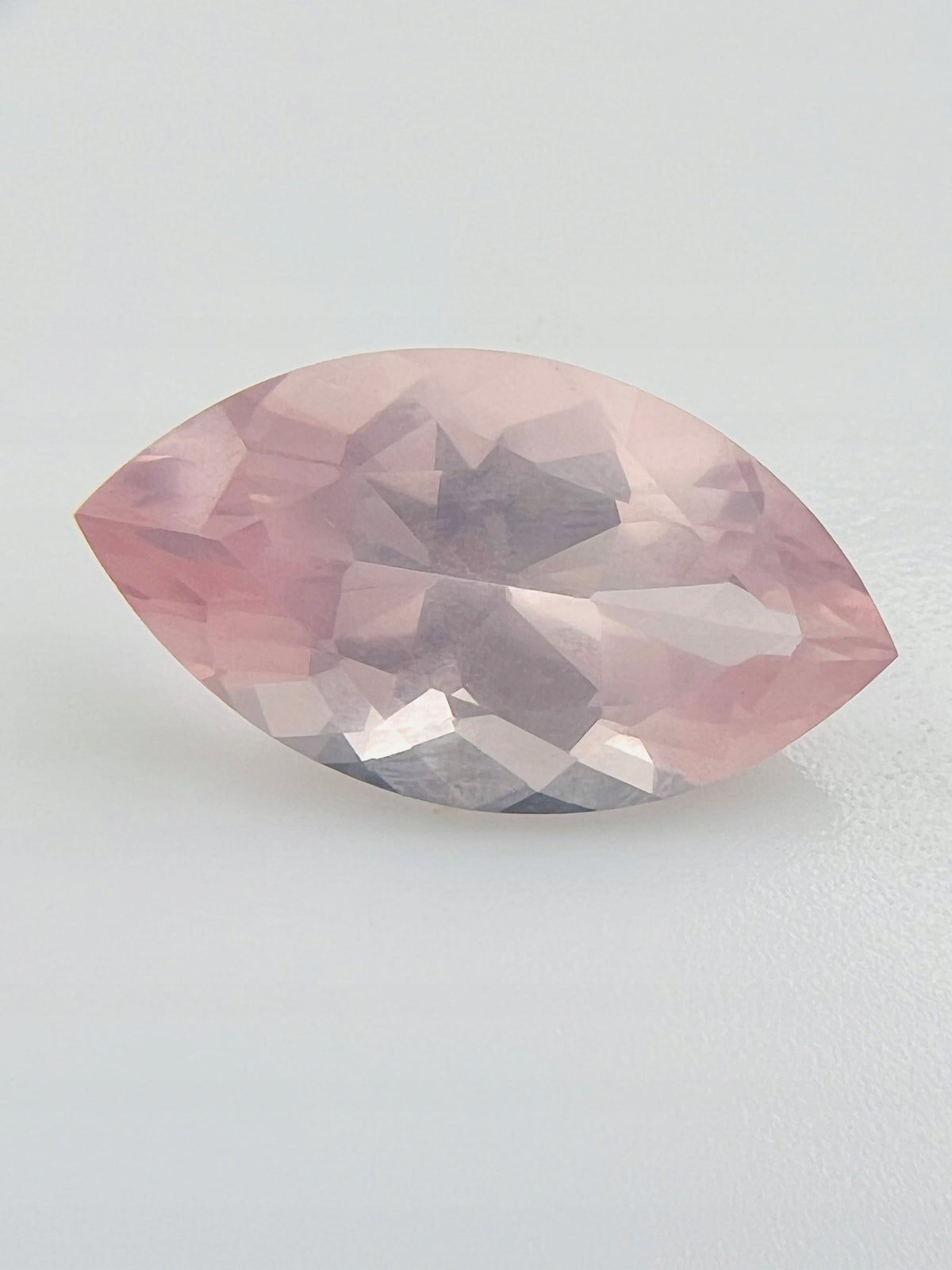 KWARC RÓŻOWY MARKIZA 23,4x13 mm