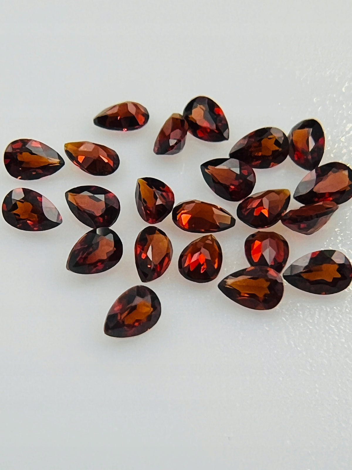 GRANAT CZERWONY ŁEZKA 3x2 mm