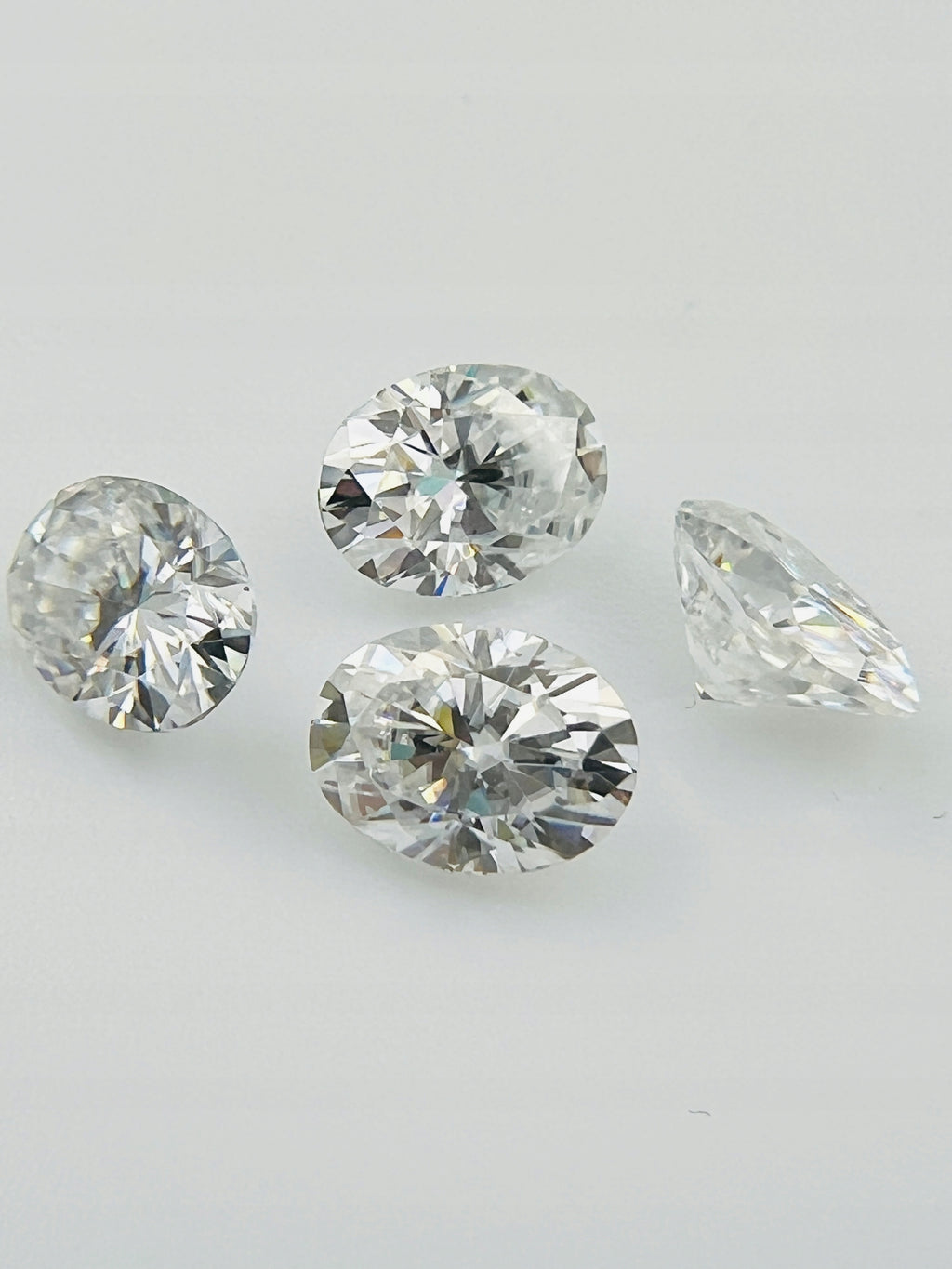 MOISSANIT BIAŁY OWAL 8X6 mm