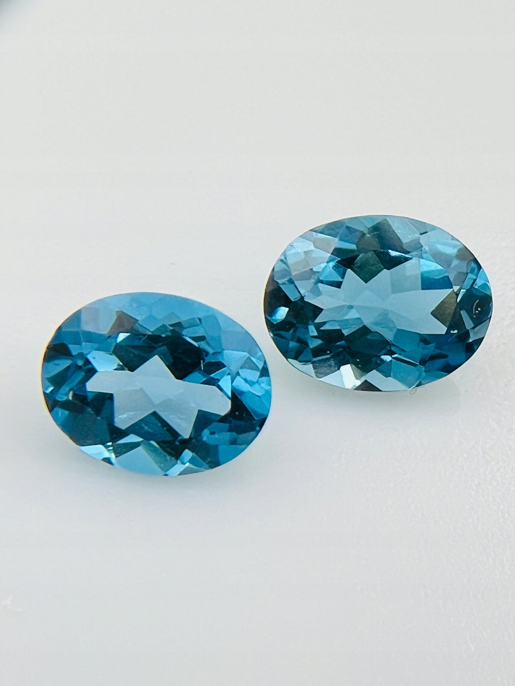 TOPAZ SWISS BLUE OWAL 10x8 MM
