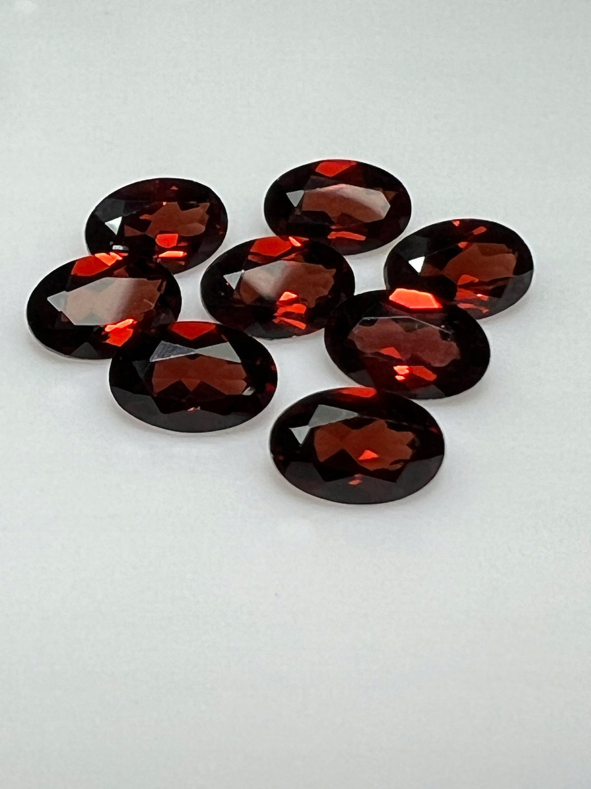 GRANAT CZERWONY OWAL 6x4 mm