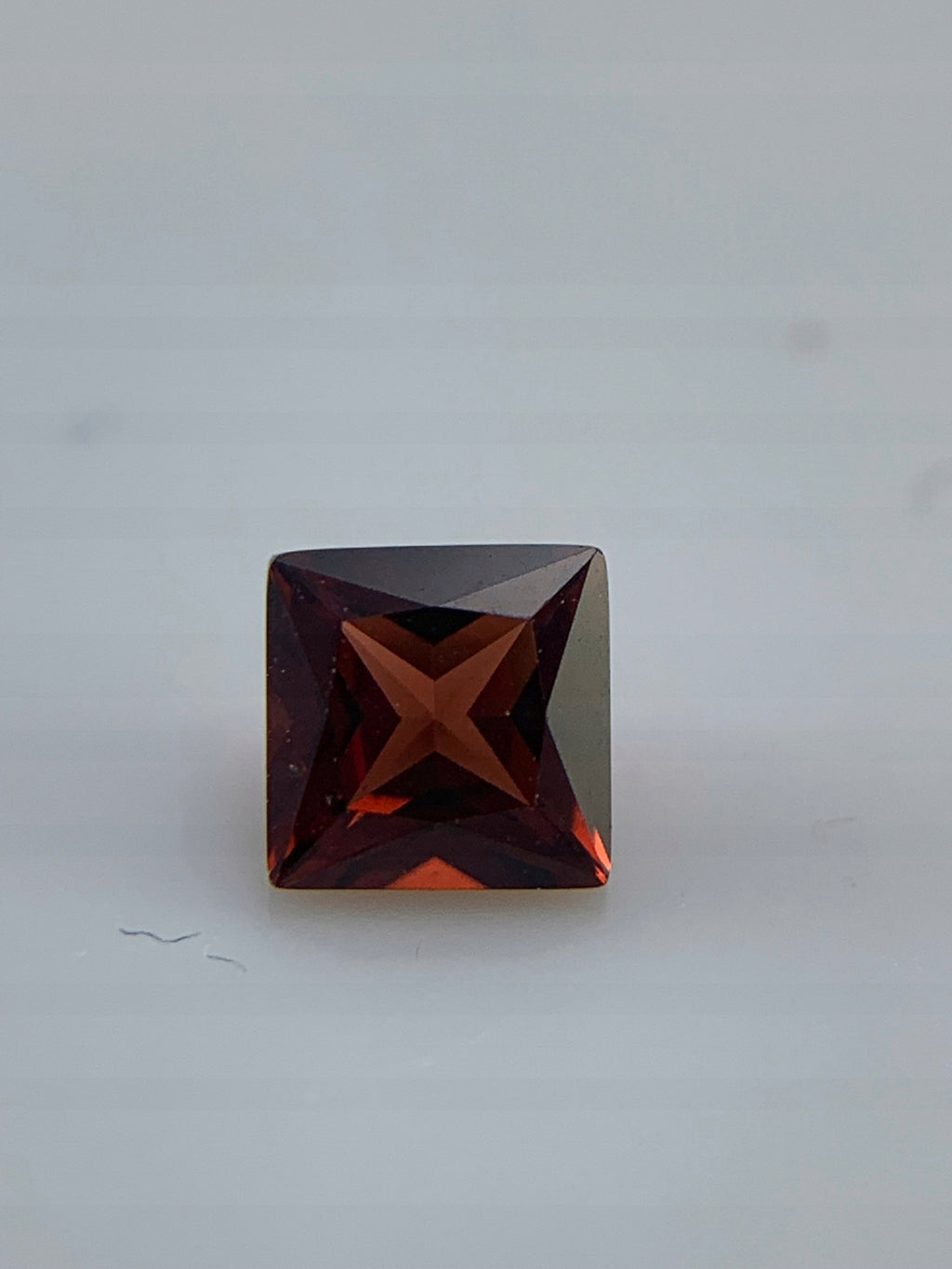 GRANAT CZERWONY NATURALNY KWADRAT 4X4 mm SZTUKA