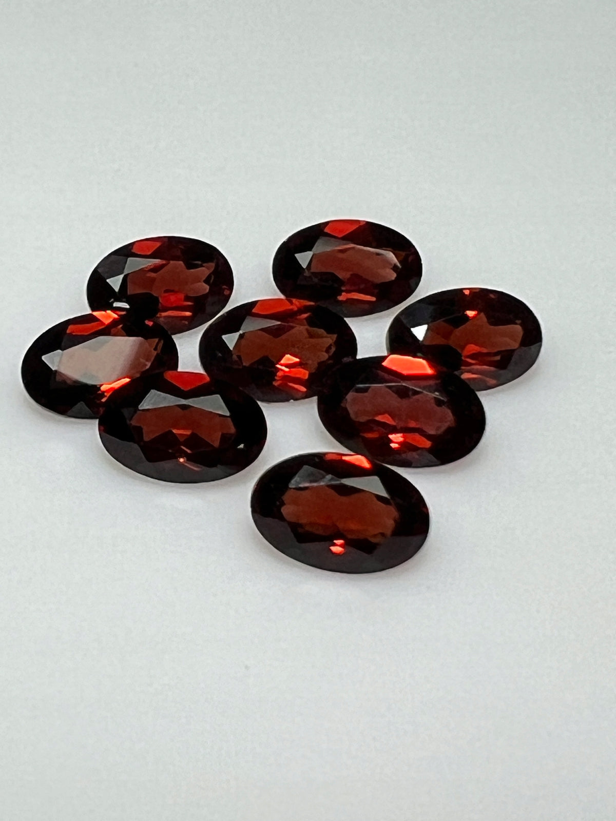 GRANAT CZERWONY OWAL 6x4 mm