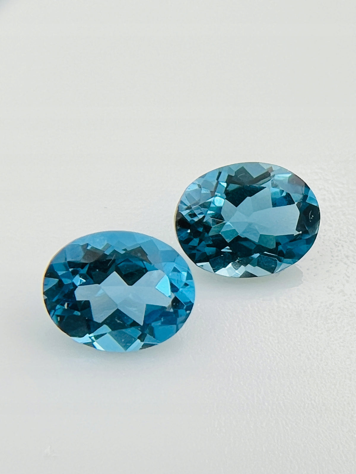 TOPAZ SWISS BLUE OWAL 10x8 MM