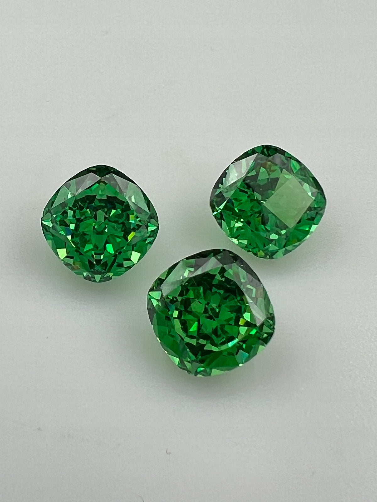 CYRKONIA zielona PODUSZKA 10x10 mm
