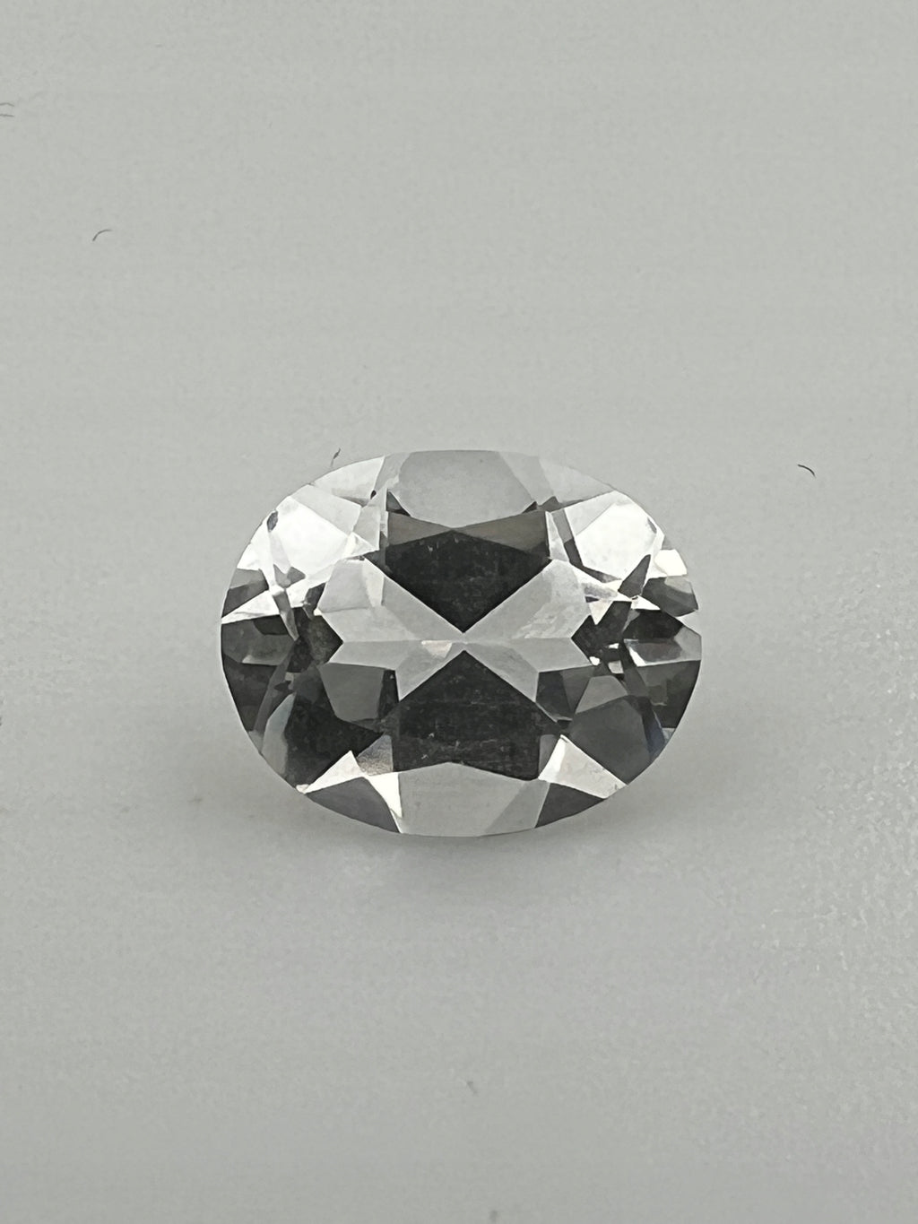 TOPAZ BIAŁY OWAL 10,8X8,2 MM SZTUKA