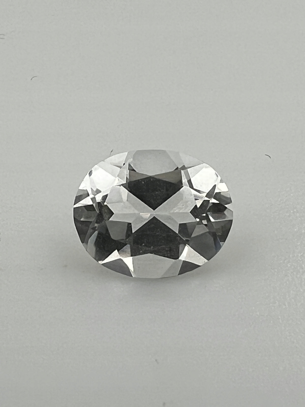 TOPAZ BIAŁY OWAL 10,8X8,2 MM SZTUKA