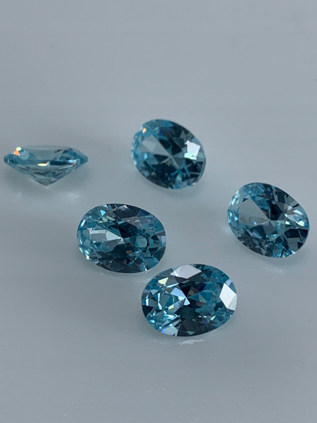 cyrkonia TOPAZ SKY OWAL 8X6 mm 1 SZTUKA