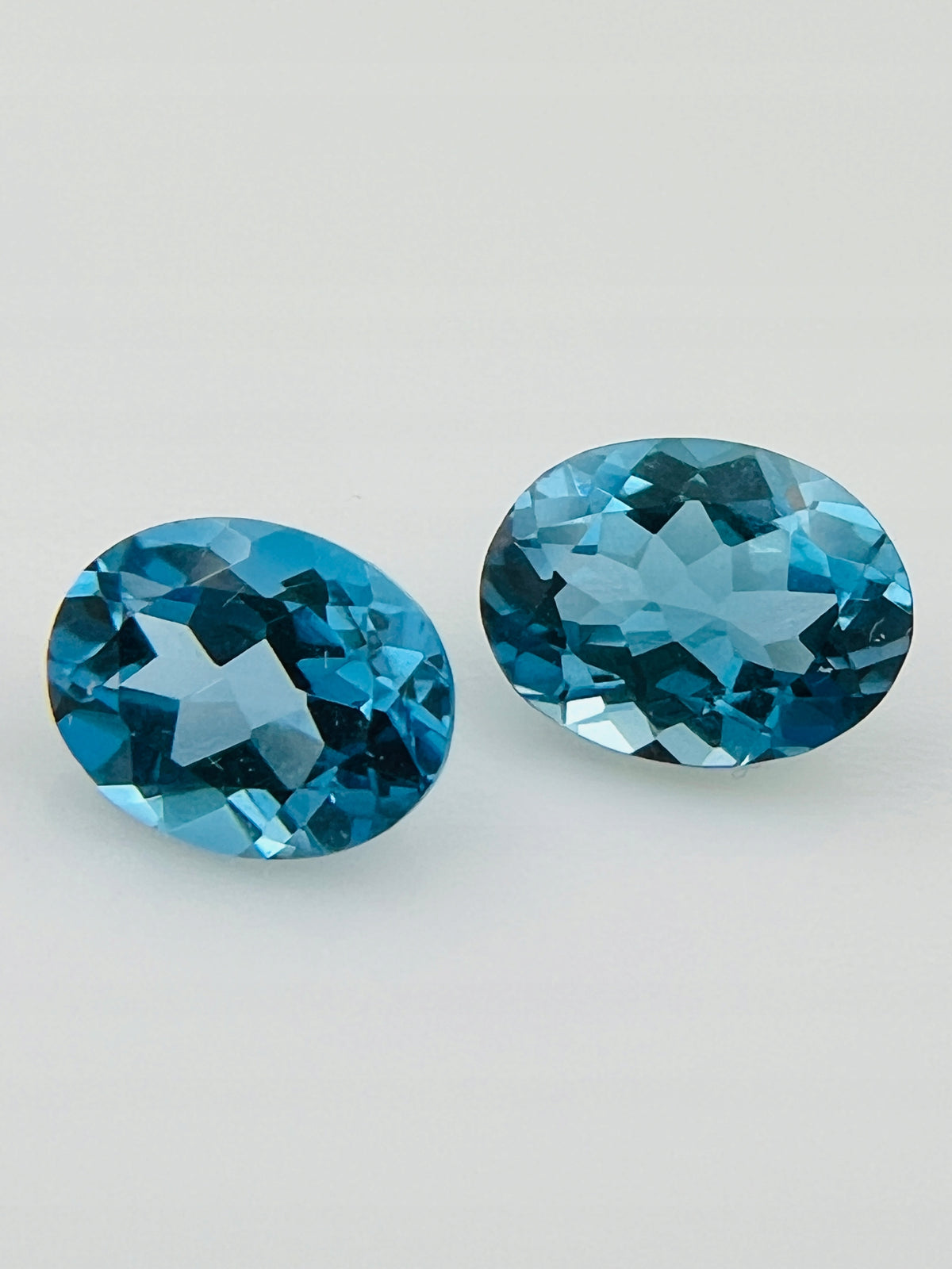 TOPAZ SWISS BLUE OWAL 10x8 MM