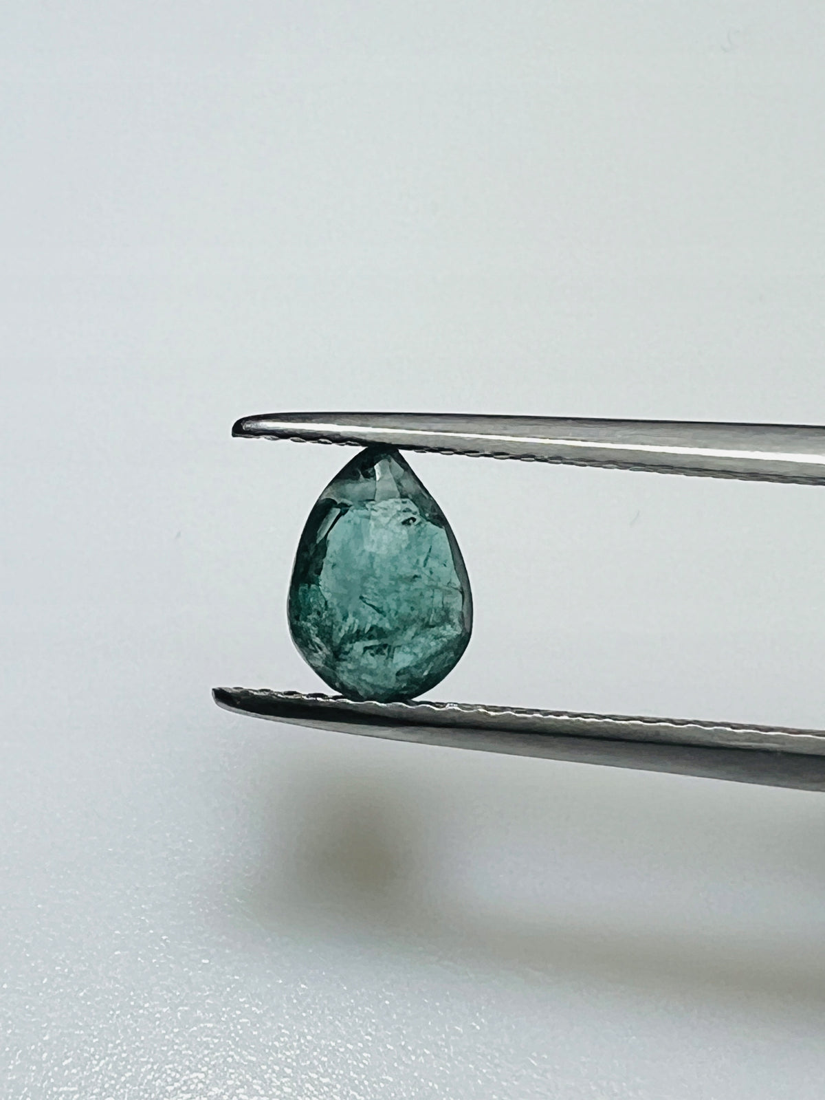 TURMALIN KROPLA PRZEWIERCONA 7,7X5,7 mm