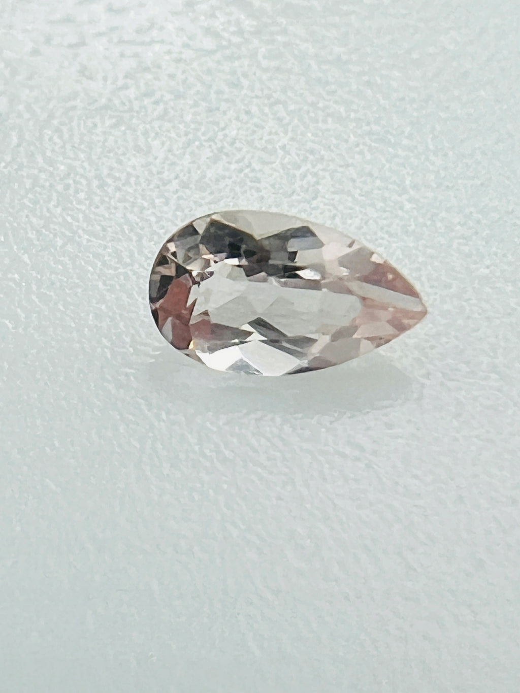 MORGANIT ŁEZKA 5X3 mm SZTUKA