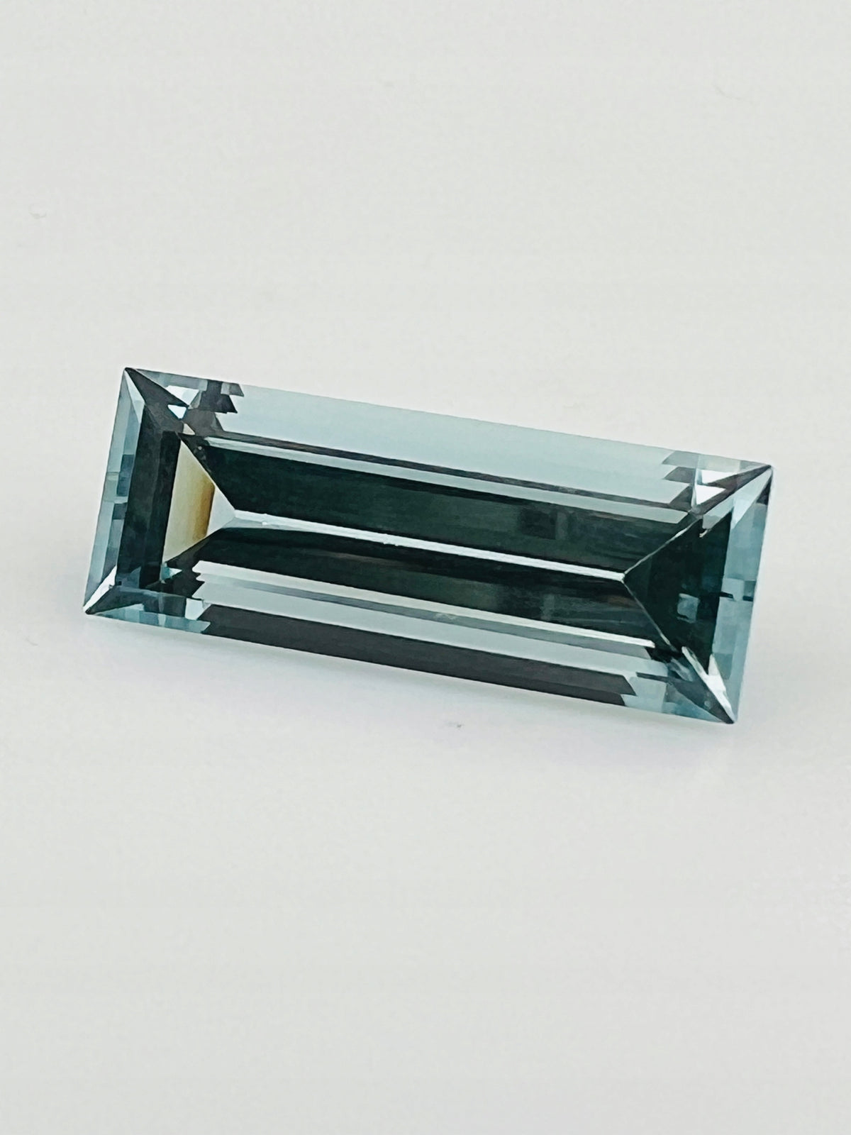 TOPAZ SKY BAGIETKA 23,7x9,3 mm