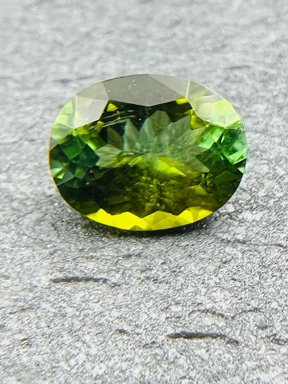 TURMALIN ZIELONY OWAL 9X7 mm