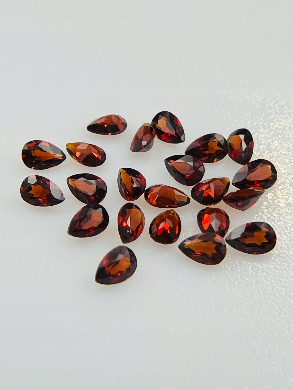 GRANAT CZERWONY ŁEZKA 3x2 mm