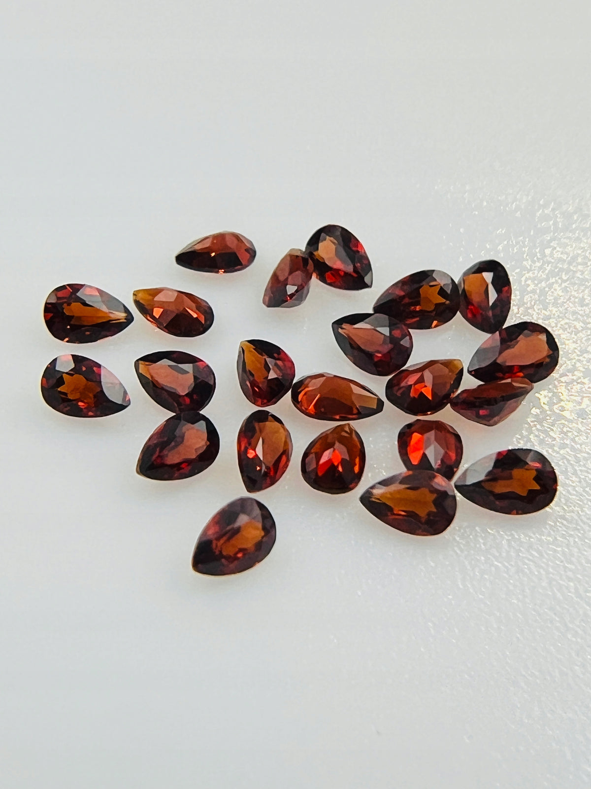 GRANAT CZERWONY ŁEZKA 3x2 mm