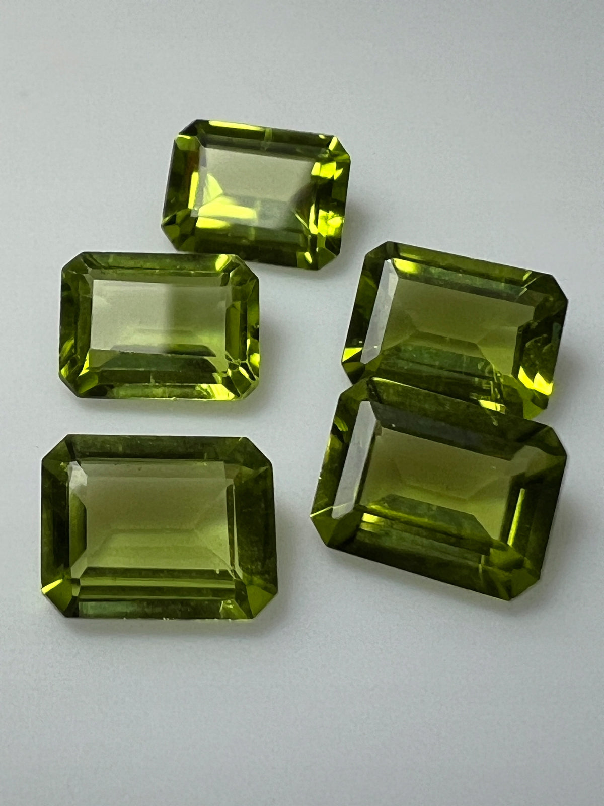 PERYDOT/OLIWIN NATURALNY OŚMIOKĄT 9x7 mm