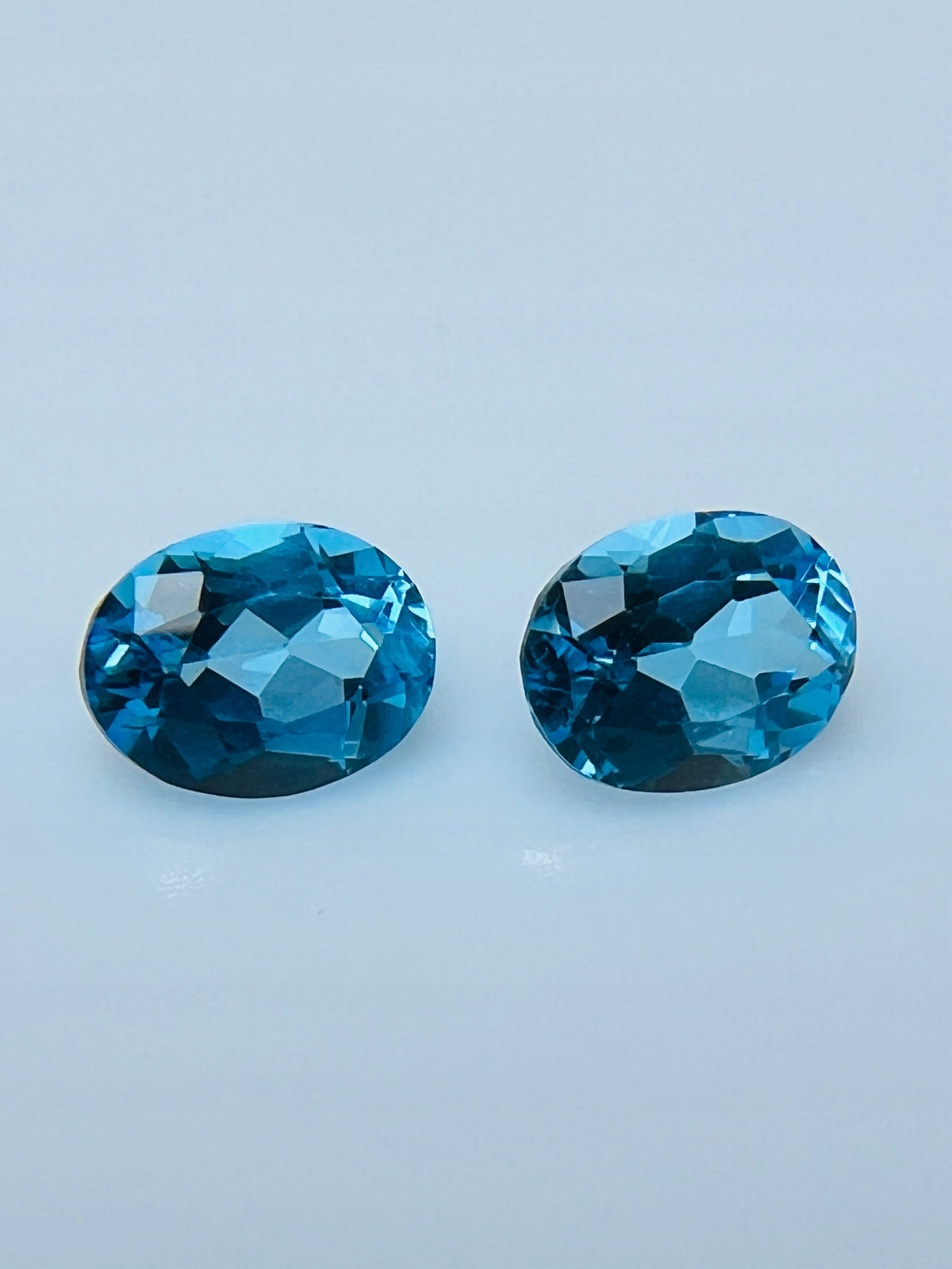 TOPAZ SWISS BLUE OWAL 9X7 MM