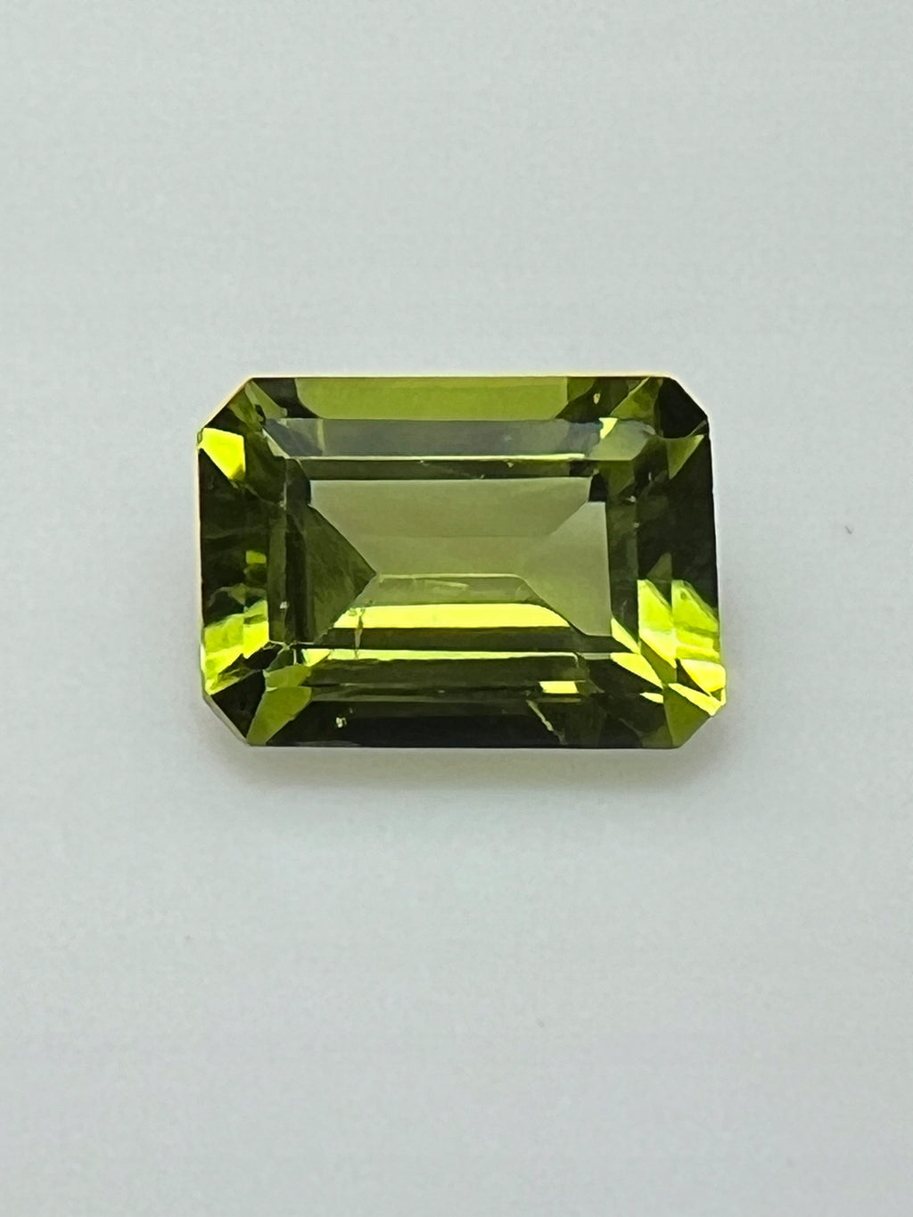 PERYDOT/OLIWIN NATURALNY OŚMIOKĄT 7x5 mm SZTUKA