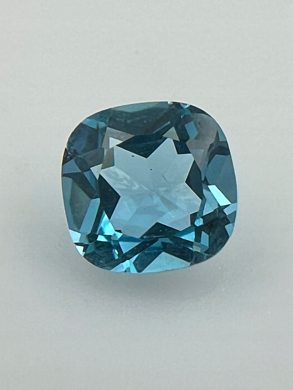 TOPAZ SWISS błękitny PODUSZKA 6X6 mm