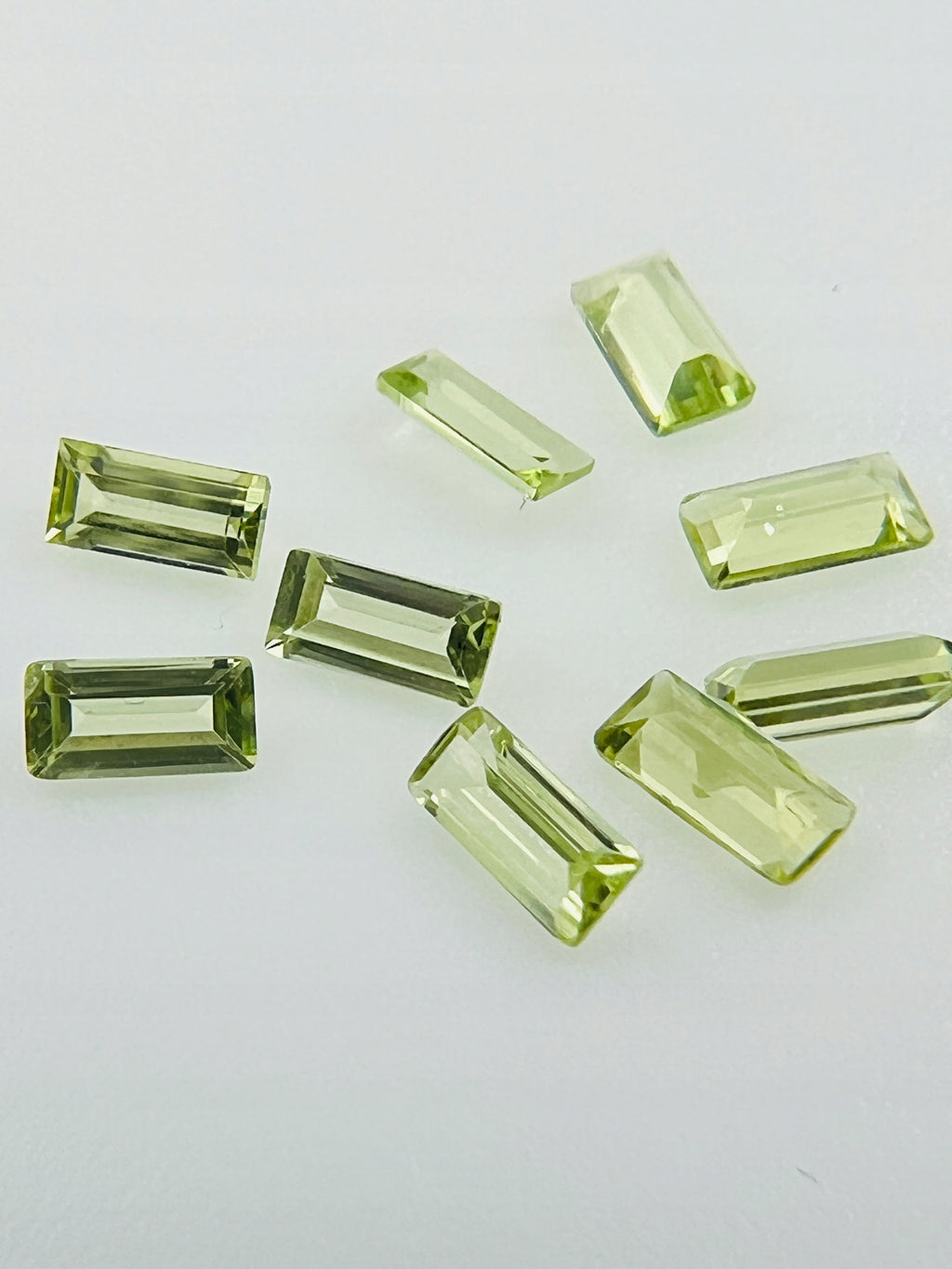 PERYDOT/OLIWIN BAGIETKA 4X2 mm