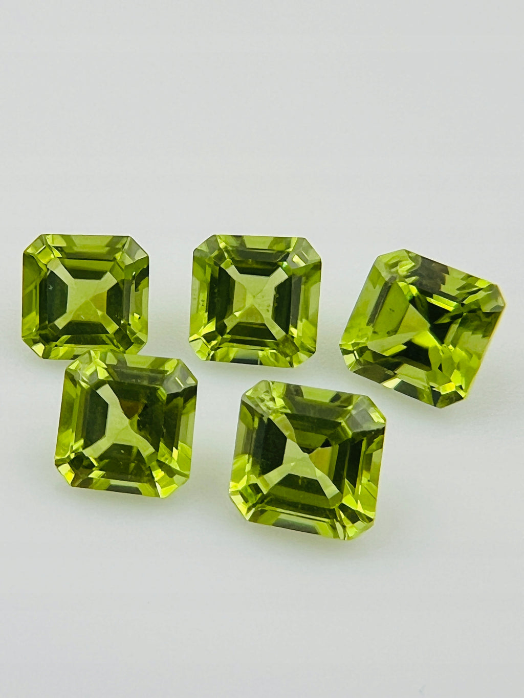 PERYDOT/OLIWIN SZLIF ASSCHER 6X6 mm
